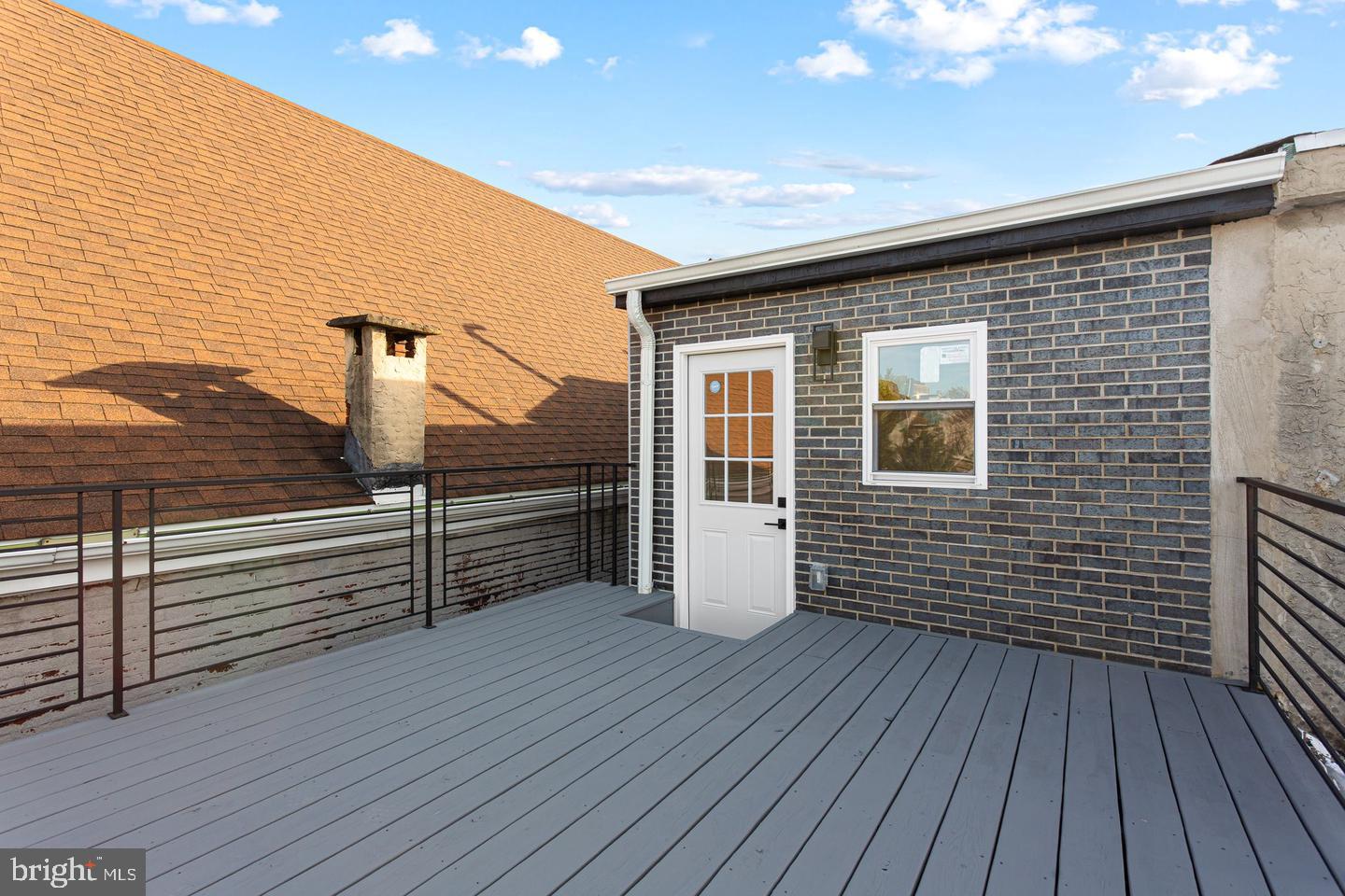 1419 Wharton St Property Photo 5