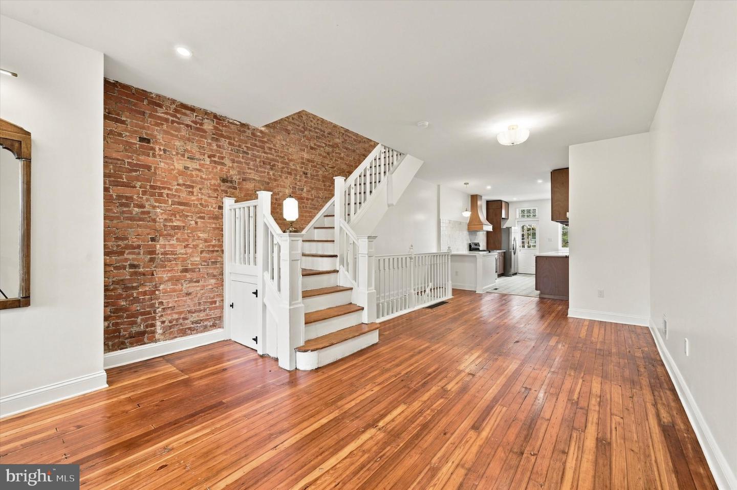5513 Webster St Property Photo 6