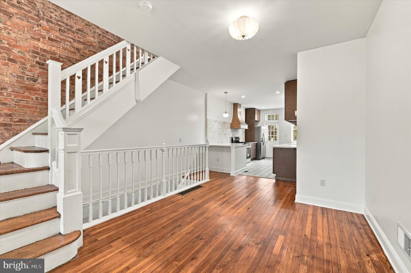 5513 Webster St Property Photo 7