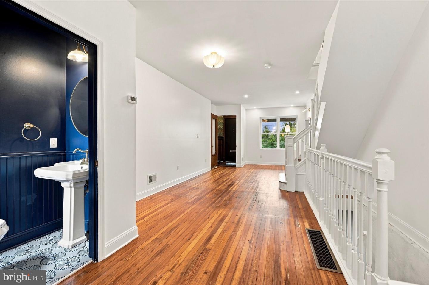 5513 Webster St Property Photo 11