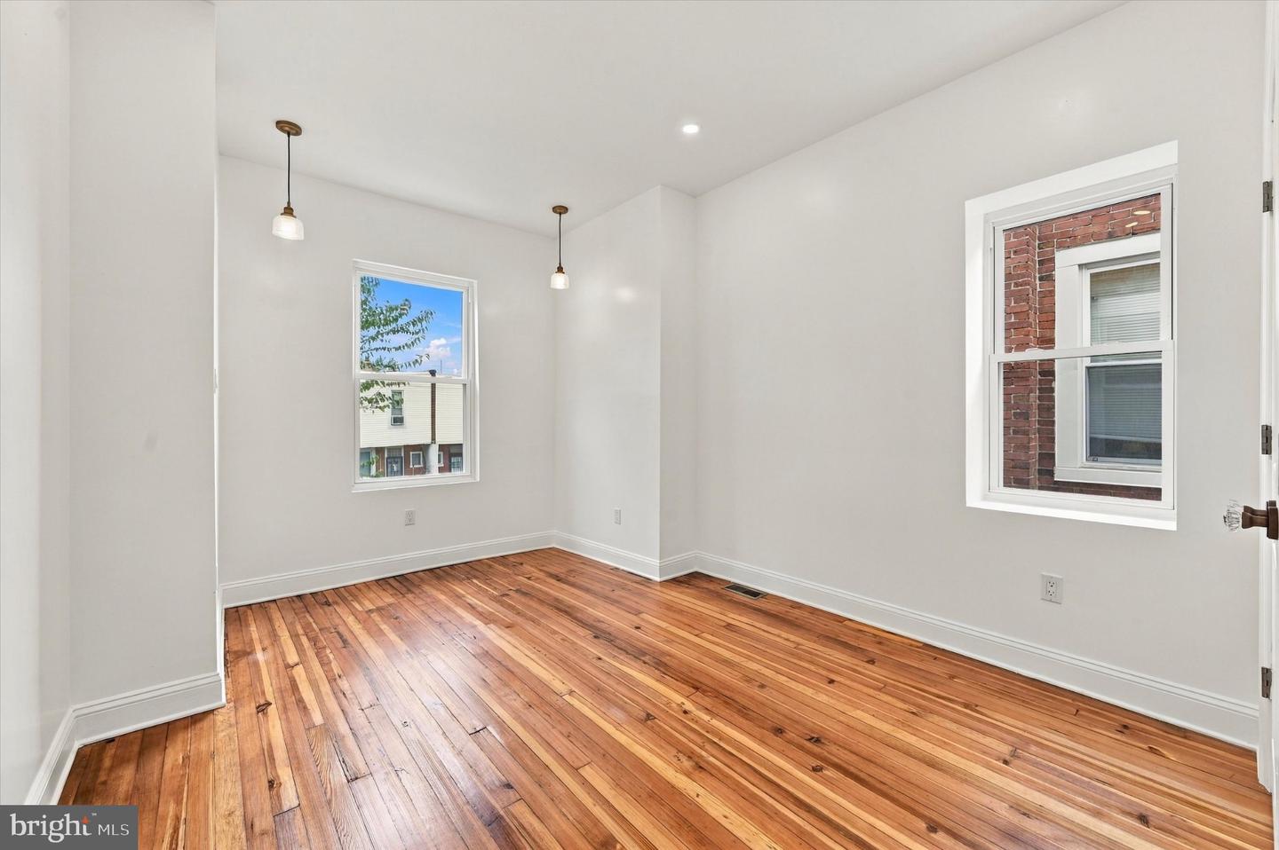 5513 Webster St Property Photo 12