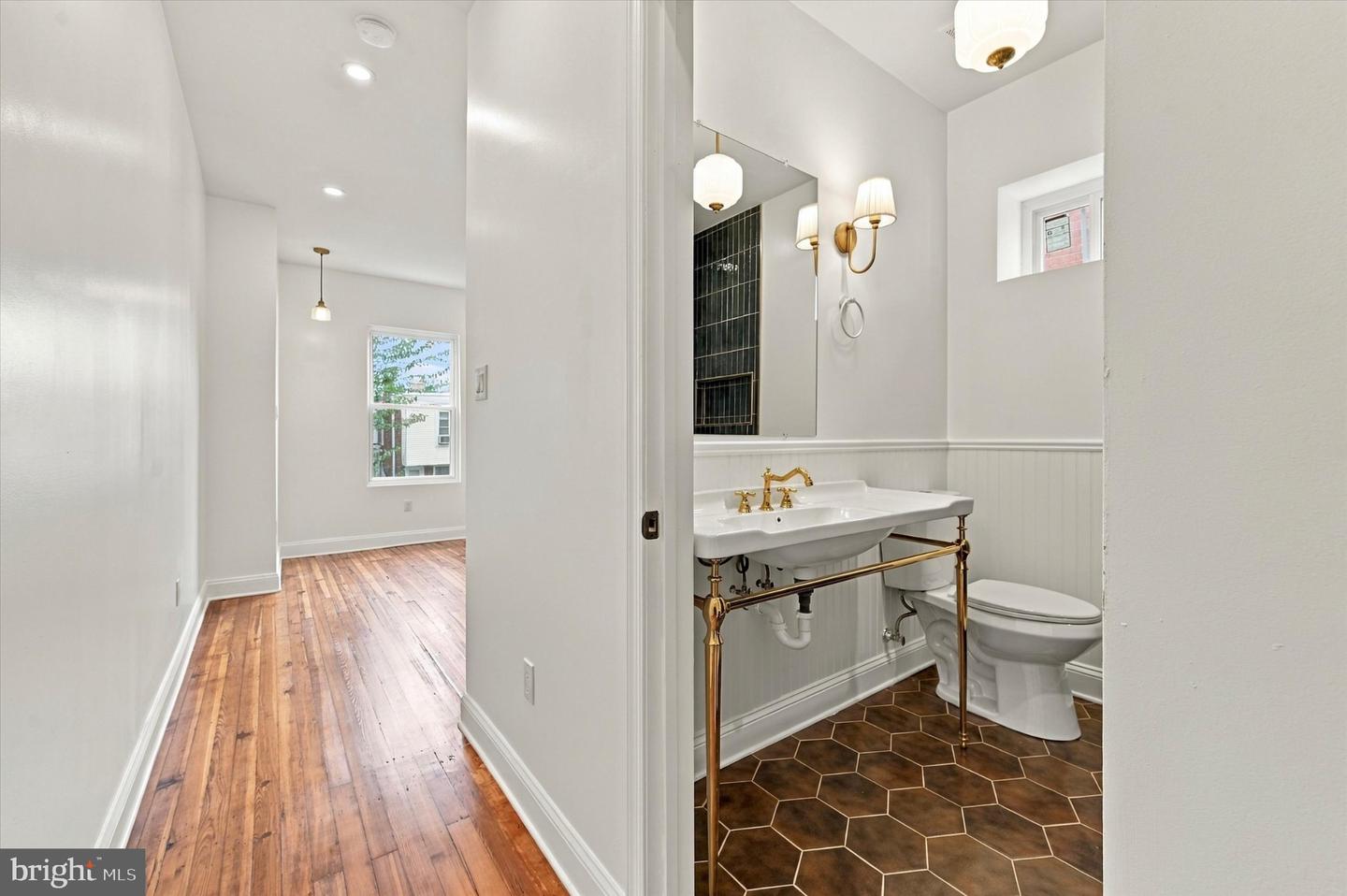 5513 Webster St Property Photo 13