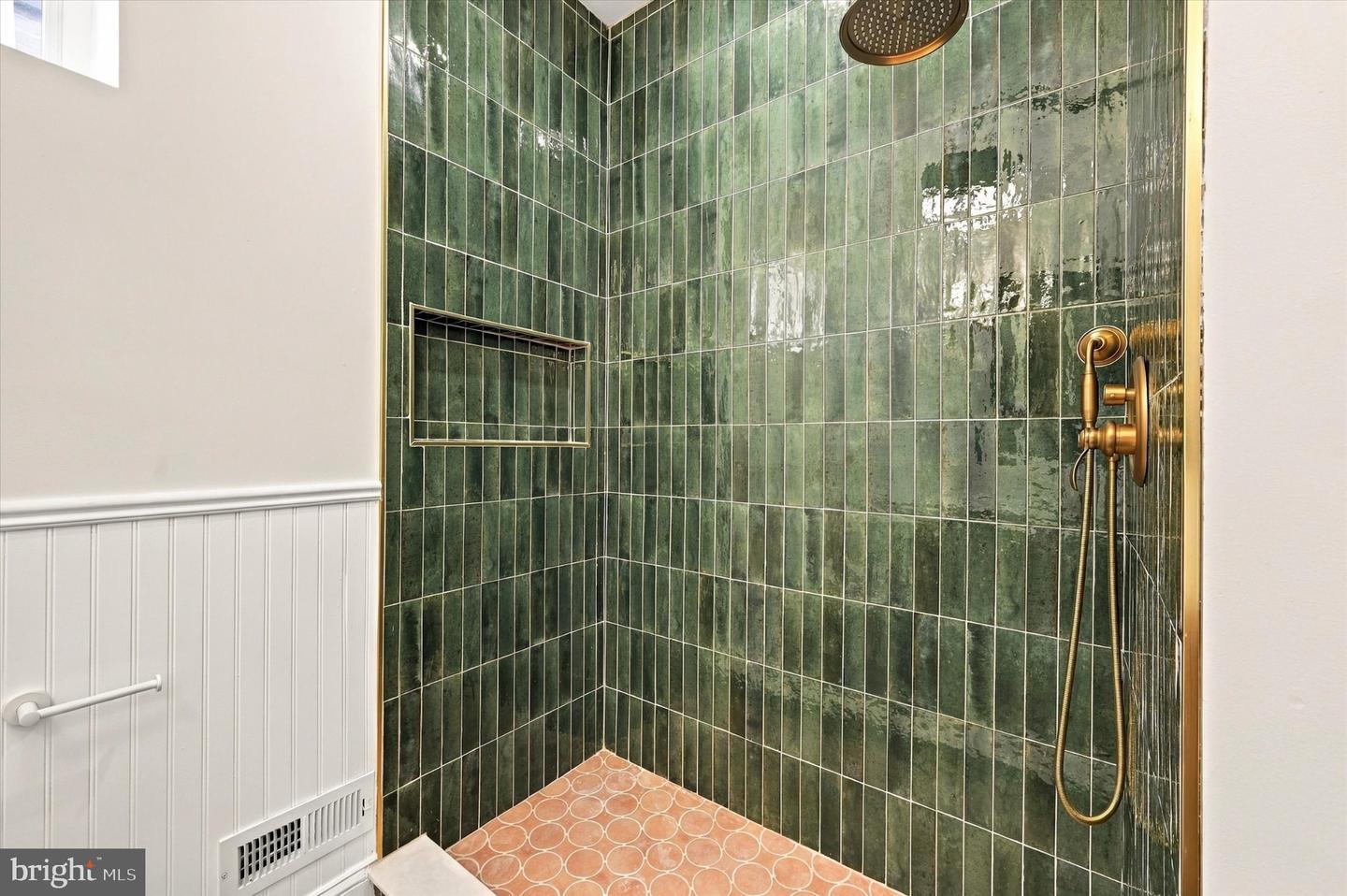 5513 Webster St Property Photo 15