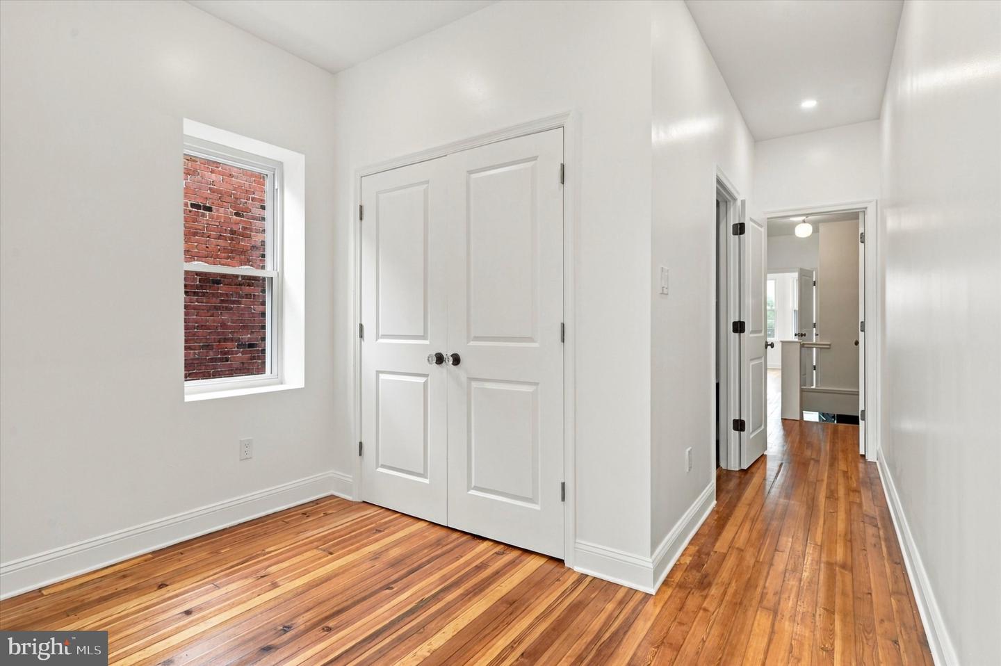 5513 Webster St Property Photo 16
