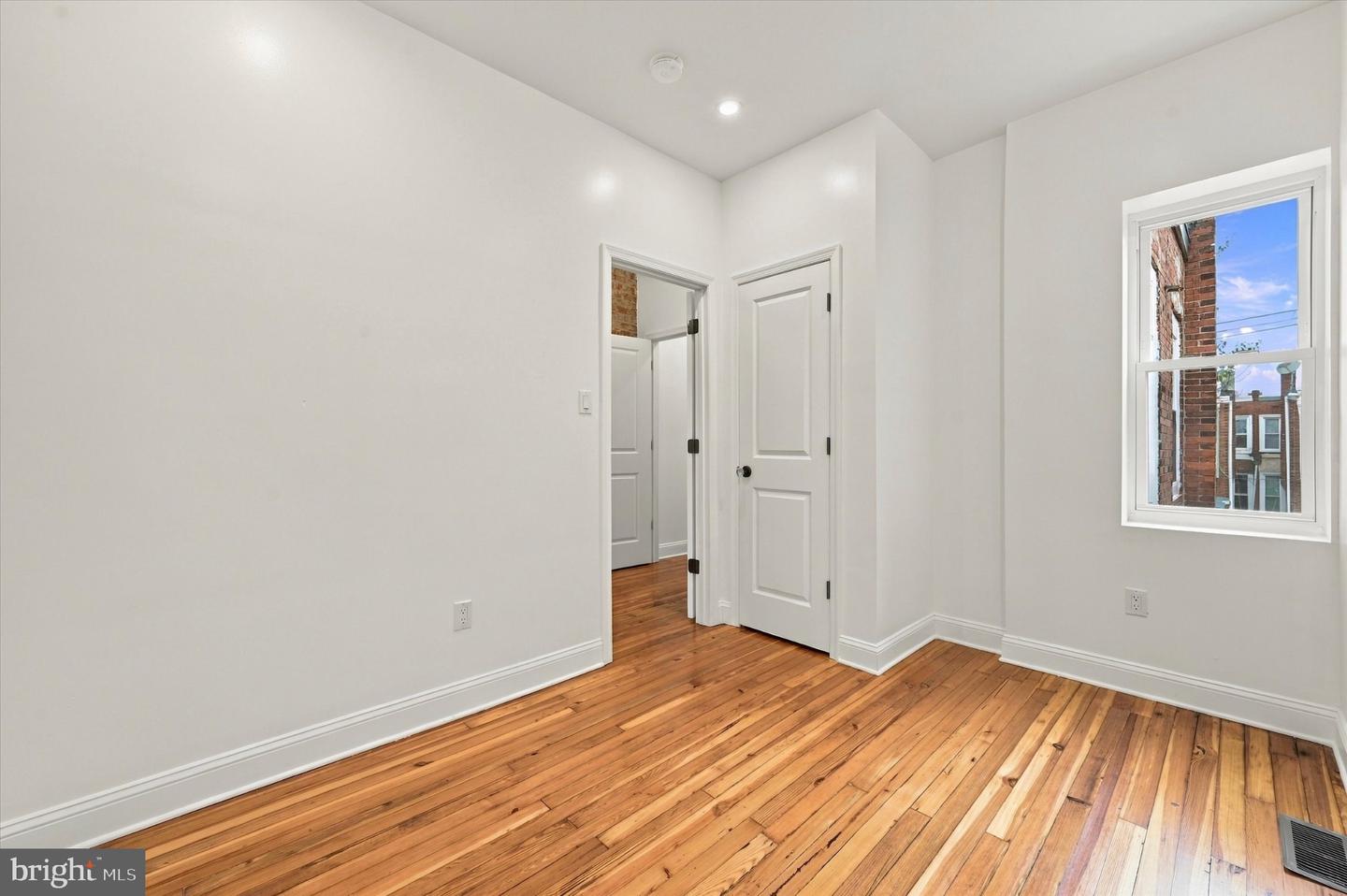 5513 Webster St Property Photo 18