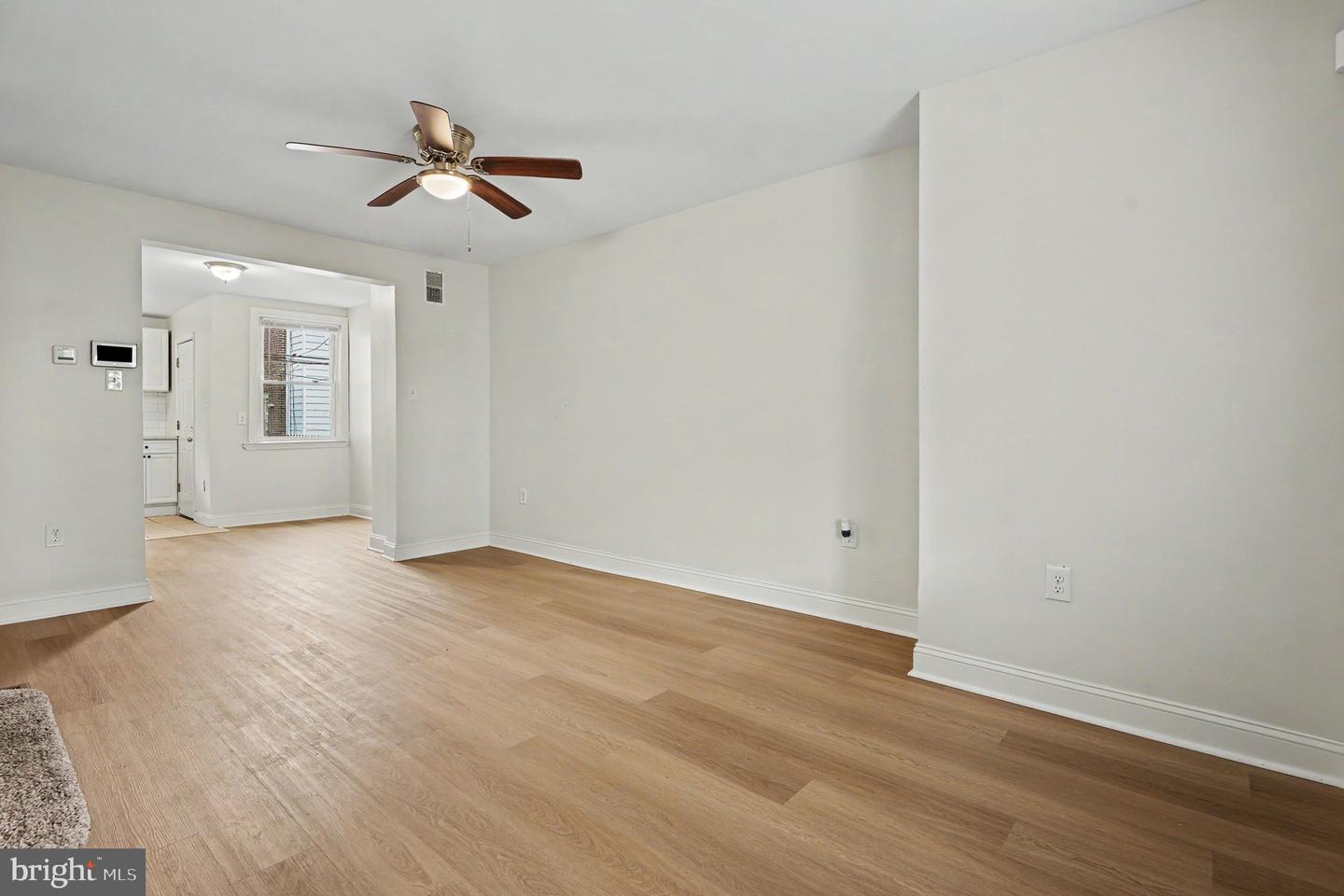 4033 Glendale St Property Photo 5