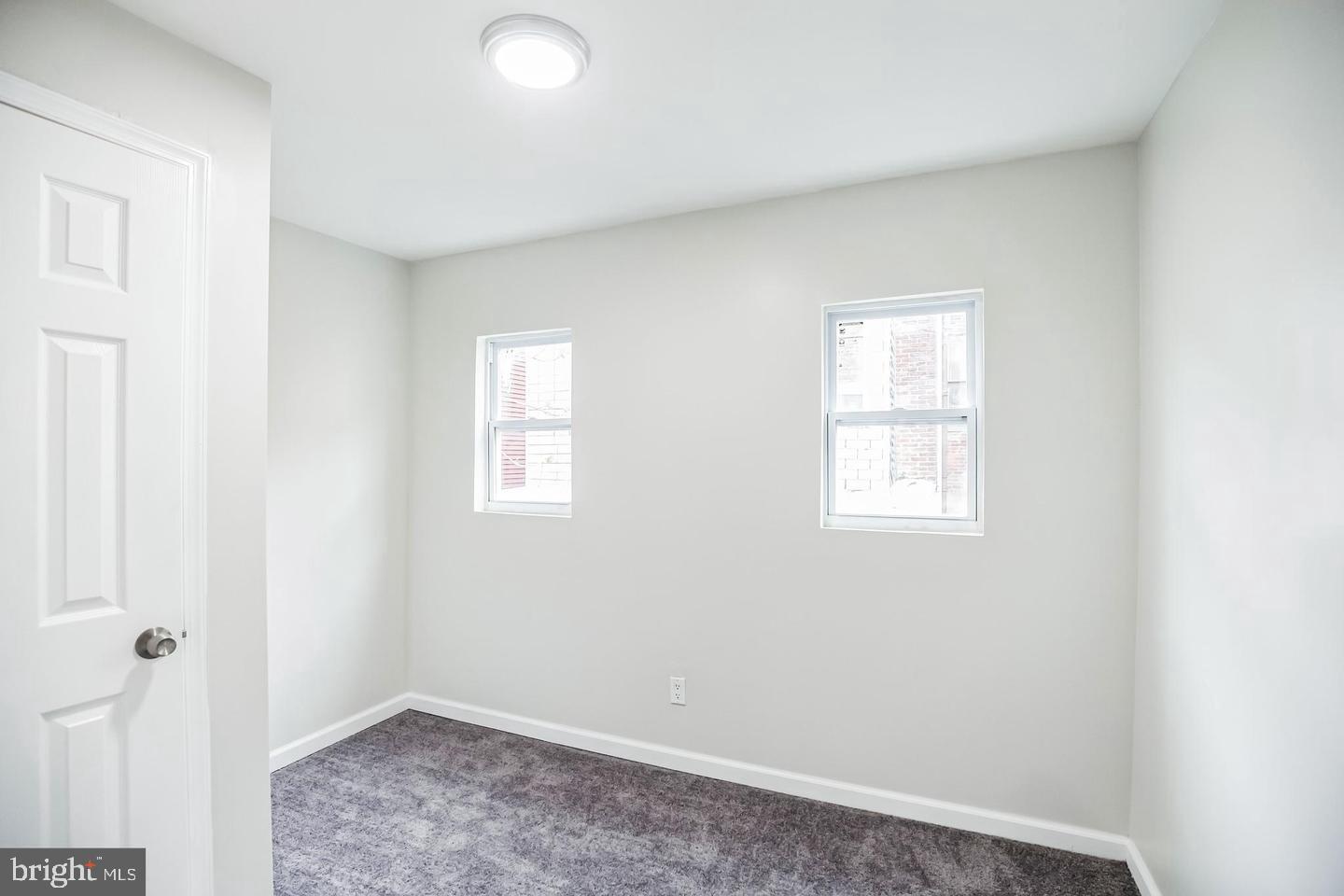 2864 N Leithgow St Property Photo 10