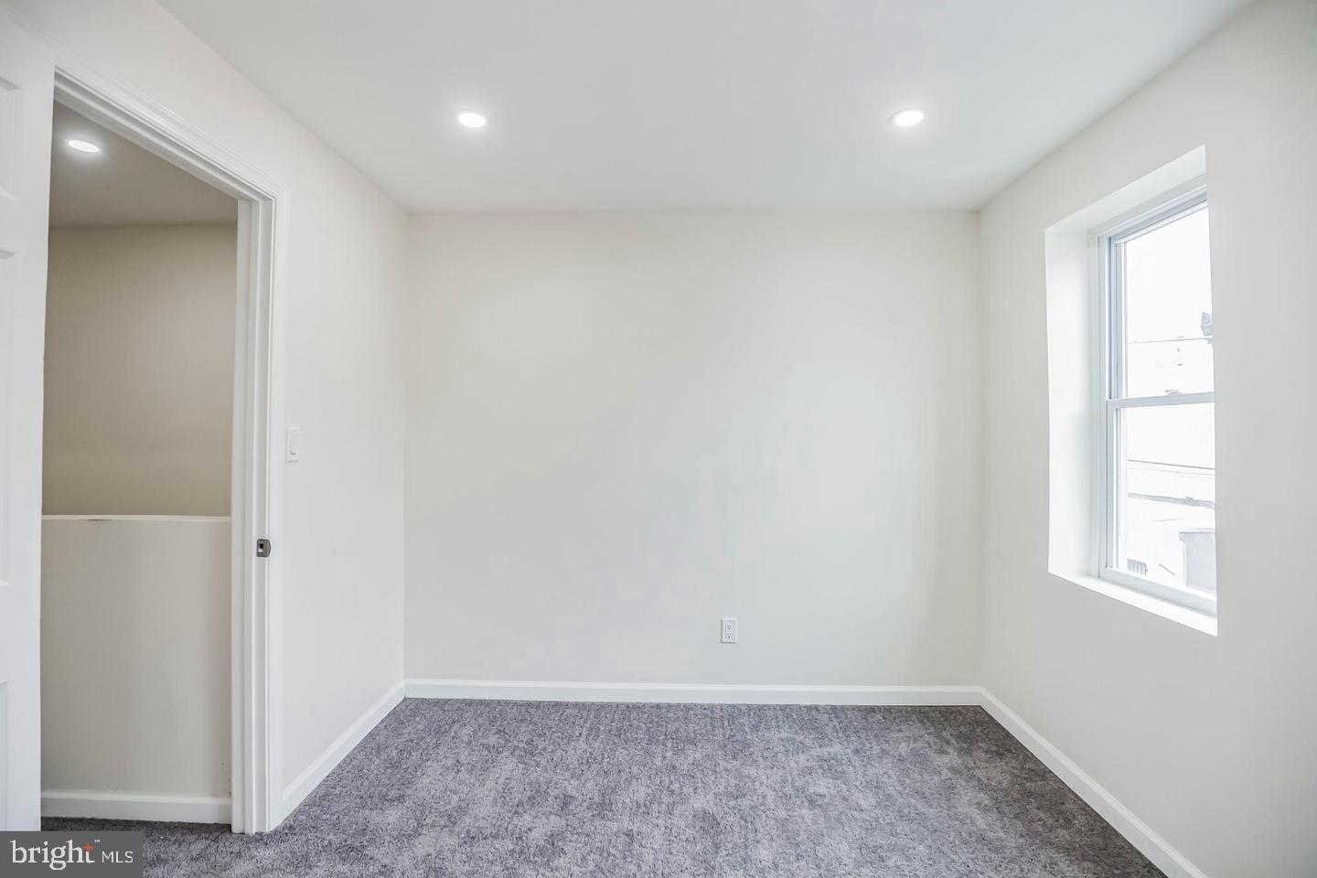 2864 N Leithgow St Property Photo 11