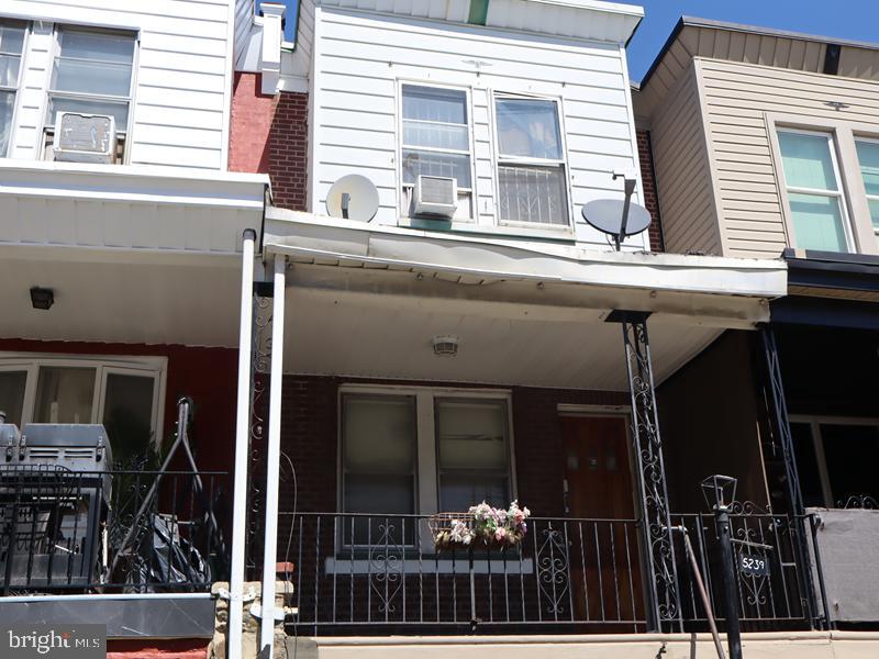 5239 PENNSGROVE ST Property Photo 1