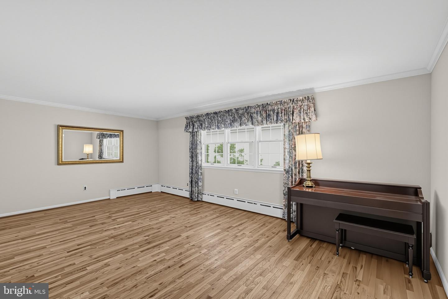 650 Hendren St Property Photo 5
