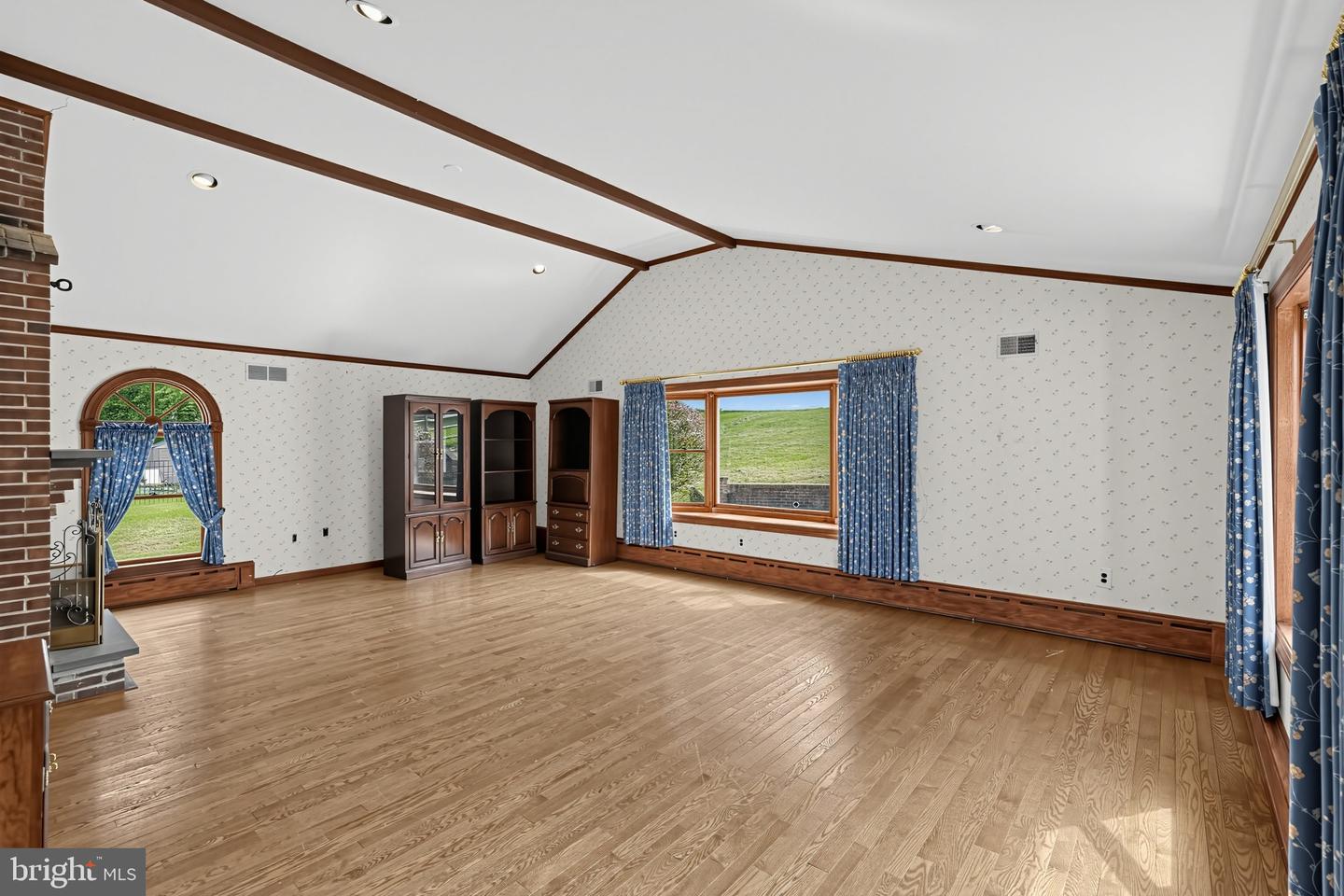 650 Hendren St Property Photo 11