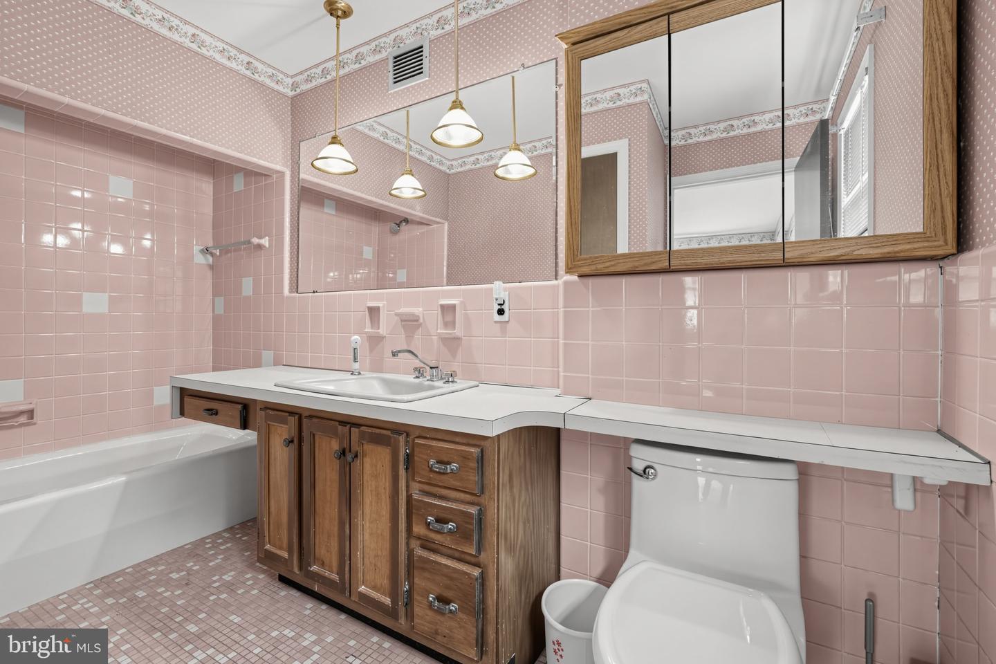 650 Hendren St Property Photo 13