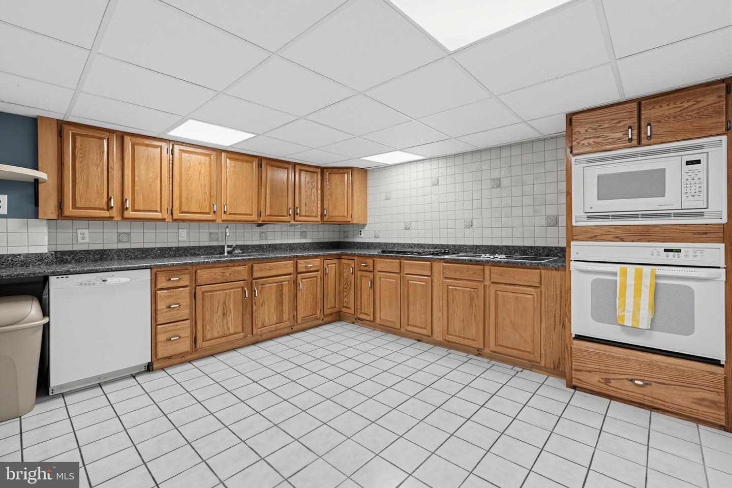650 Hendren St Property Photo 23