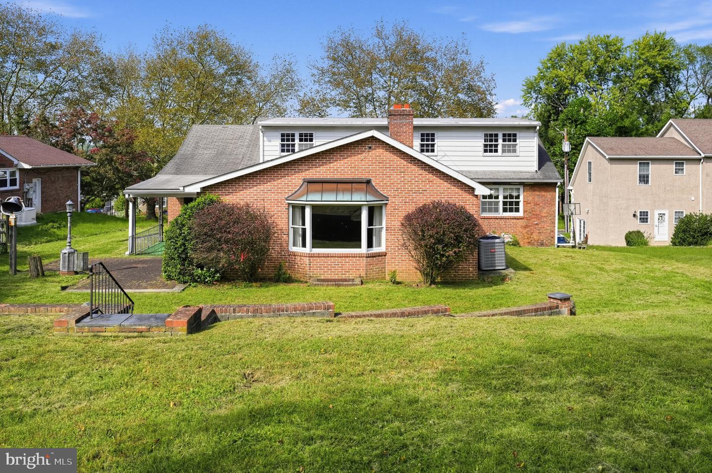 650 Hendren St Property Photo 28