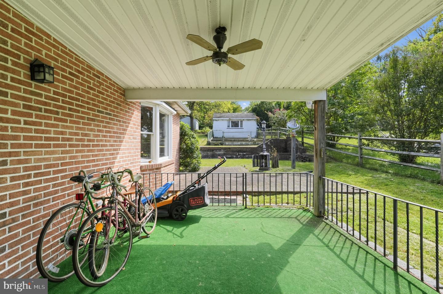 650 Hendren St Property Photo 29