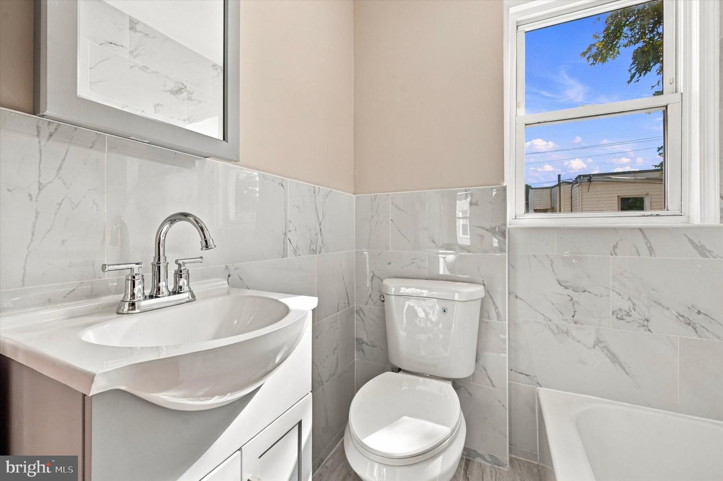 2222 Winton St Property Photo 21
