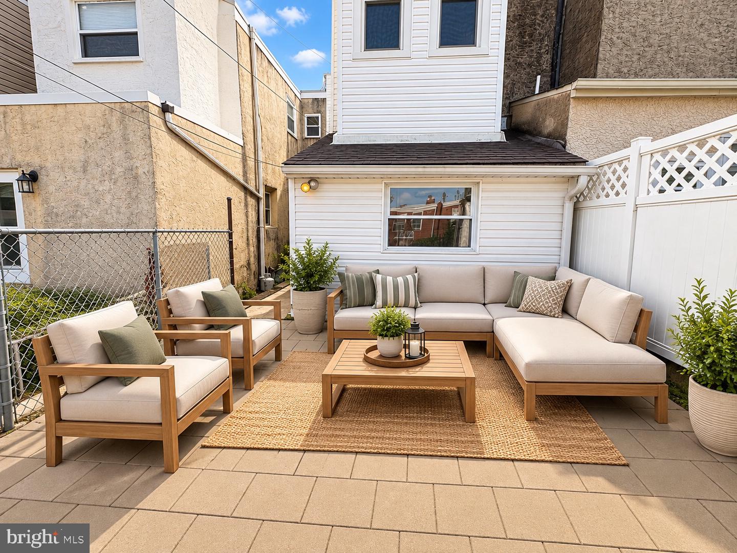 259 Lauriston St Property Photo 19