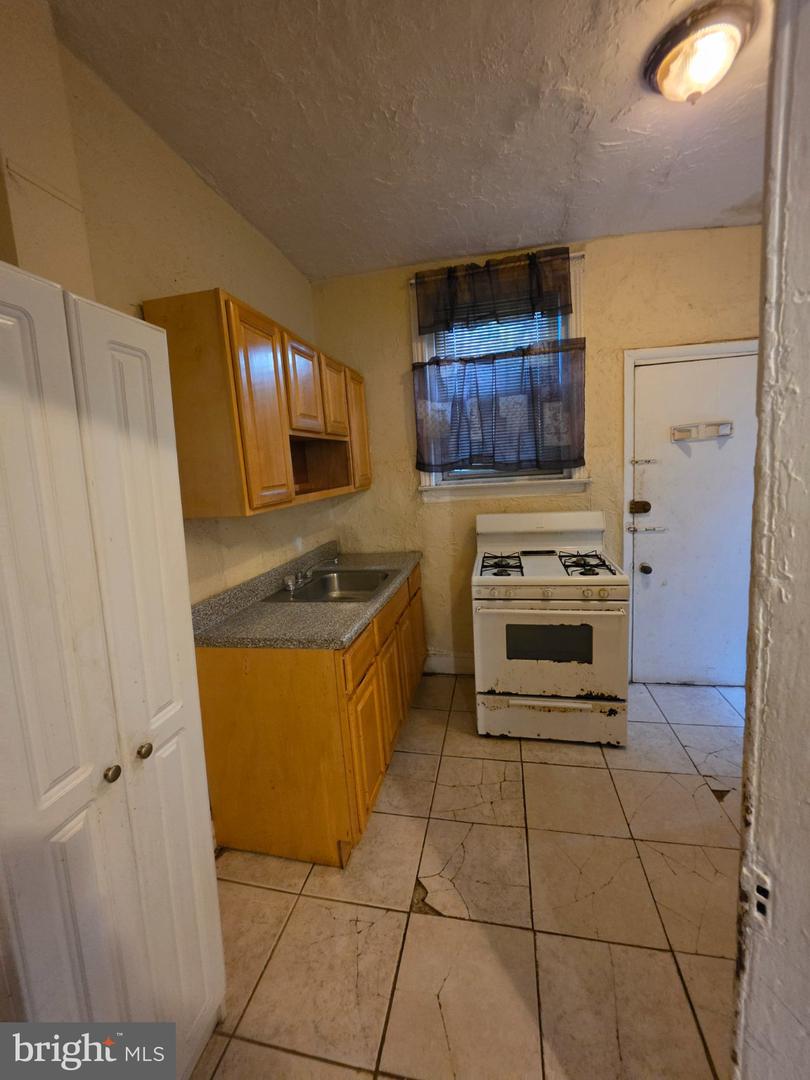 5444 Spring St Property Photo 4