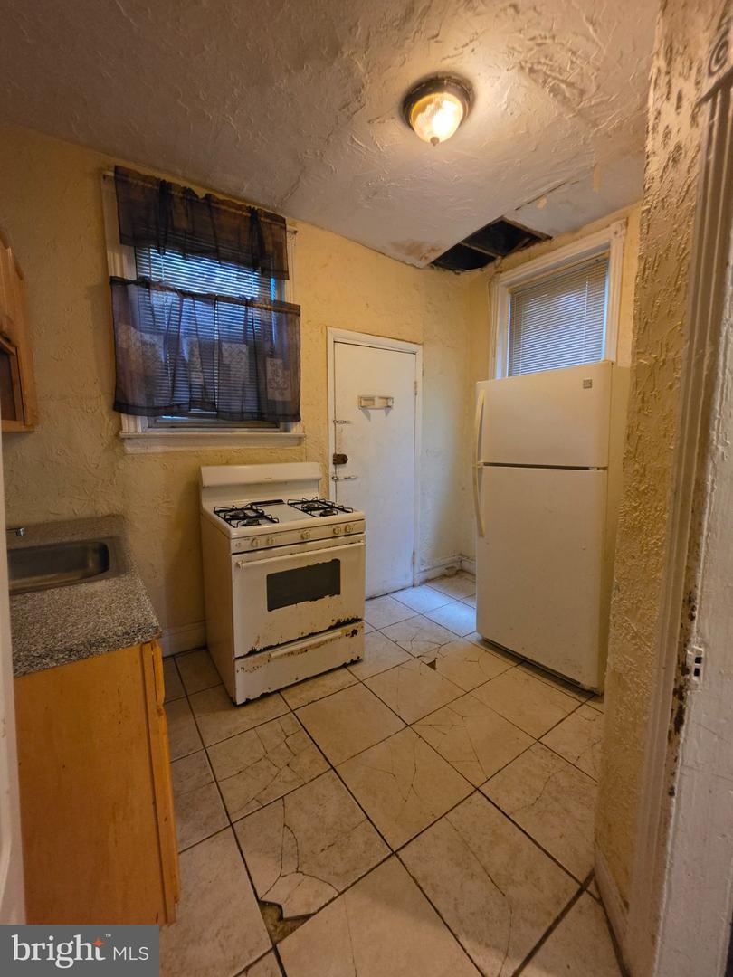 5444 Spring St Property Photo 5