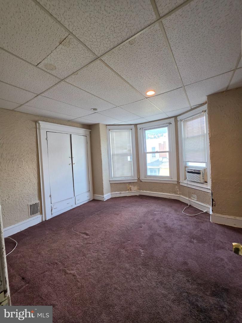 5444 Spring St Property Photo 6