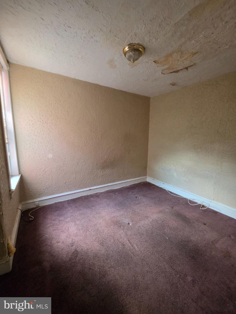 5444 Spring St Property Photo 7