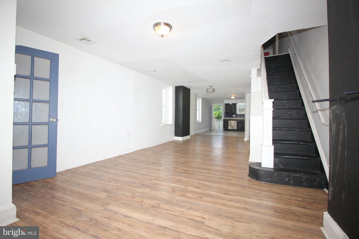 68 E Slocum St Property Photo 2