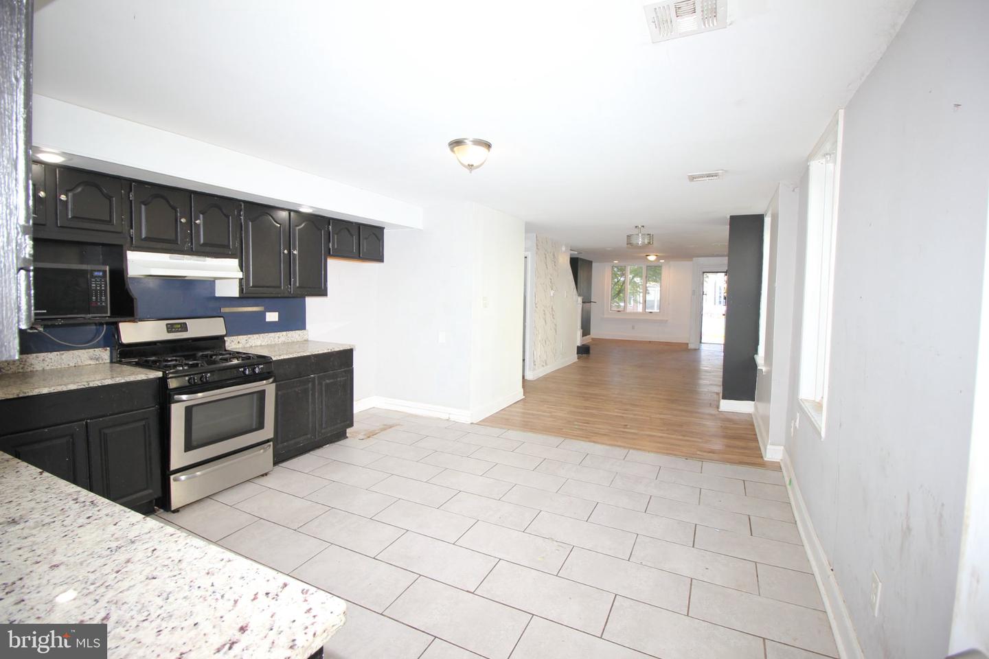 68 E Slocum St Property Photo 3