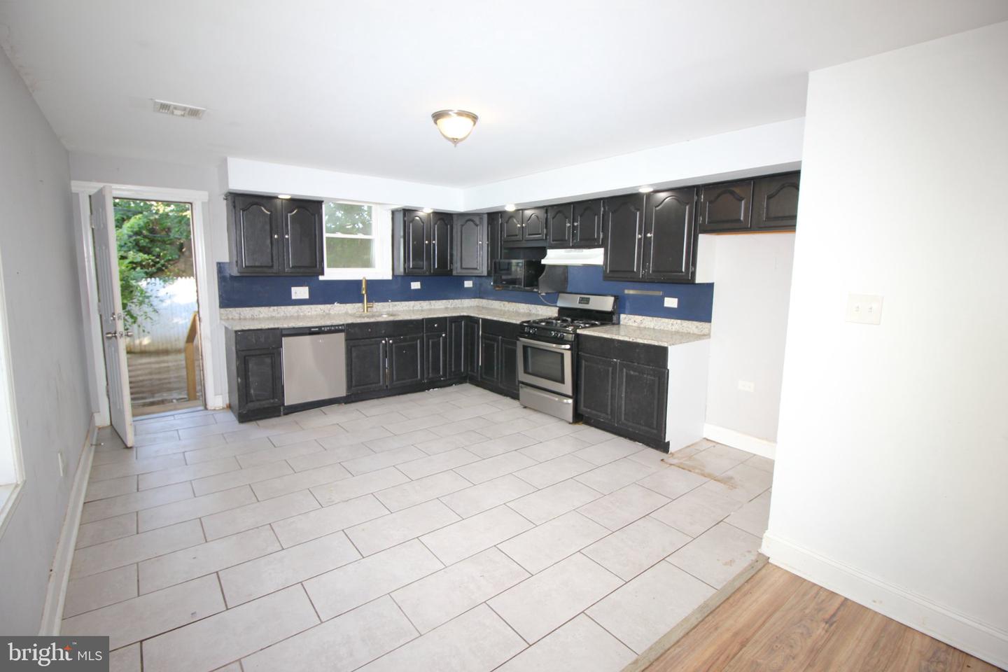 68 E Slocum St Property Photo 4