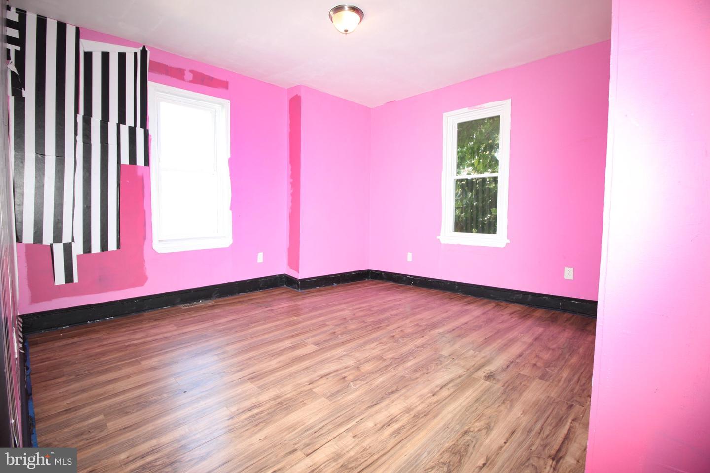68 E Slocum St Property Photo 5