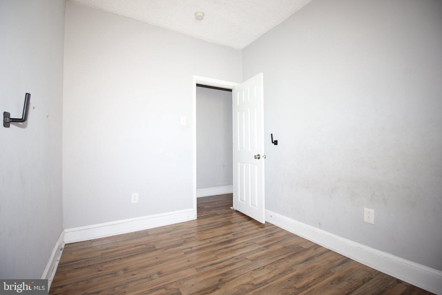68 E Slocum St Property Photo 8