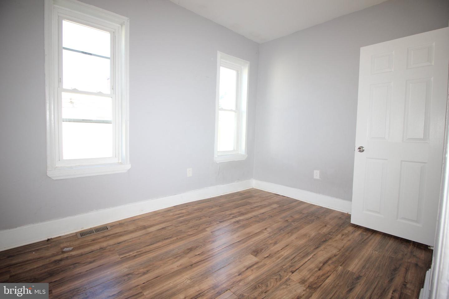 68 E Slocum St Property Photo 9