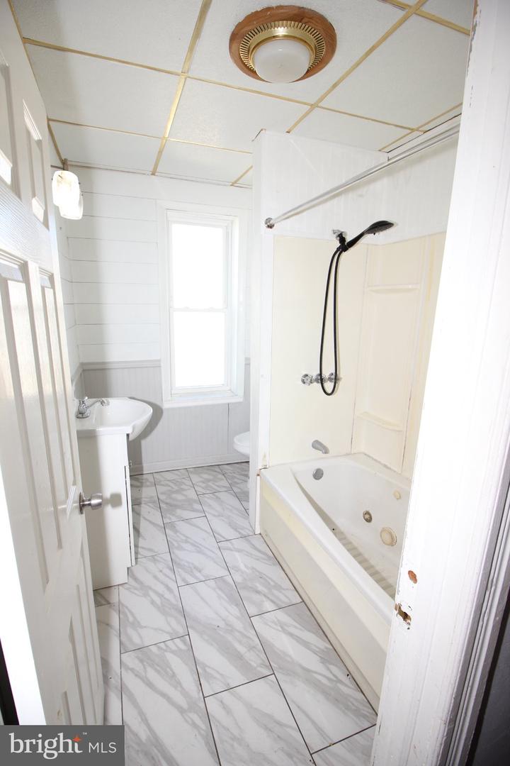 68 E Slocum St Property Photo 11