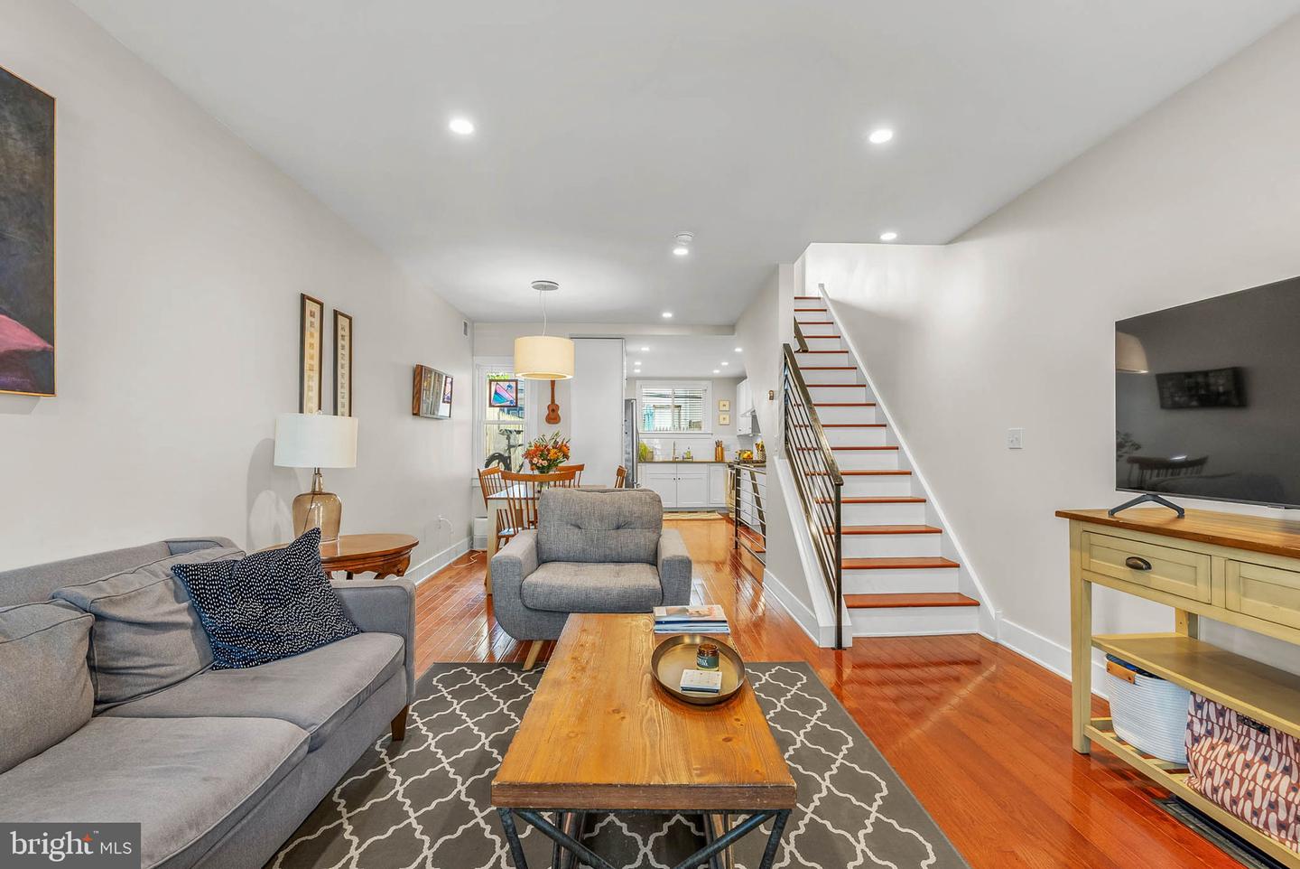 2114 Oakford St Property Photo 2