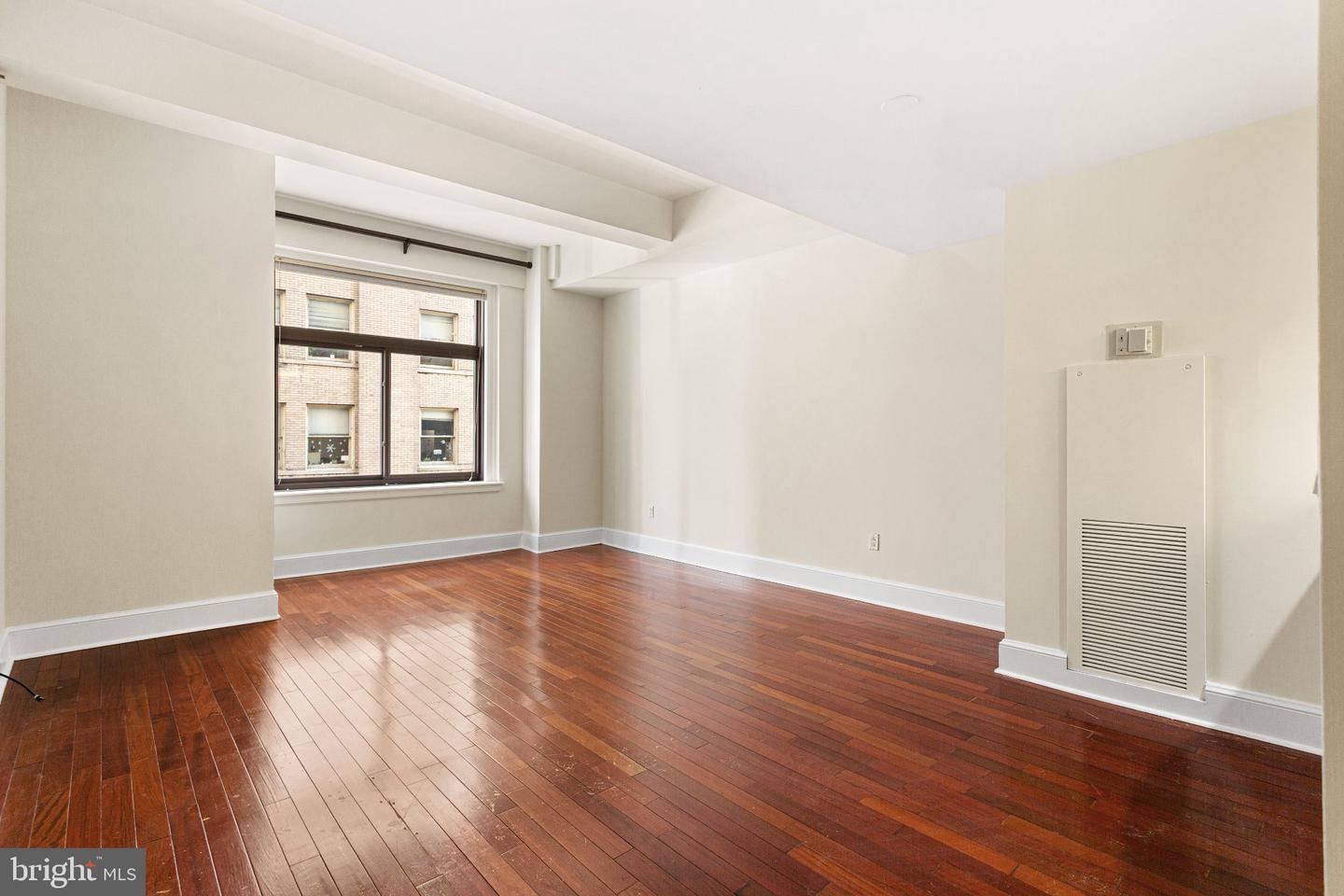 1500 CHESTNUT ST #13E Property Photo 1