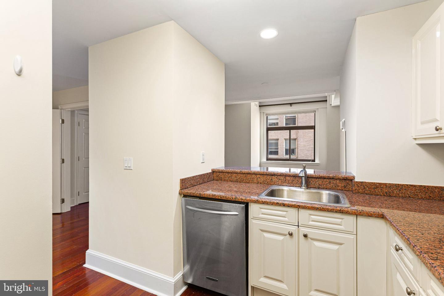 1500 Chestnut St #13e Property Photo 4