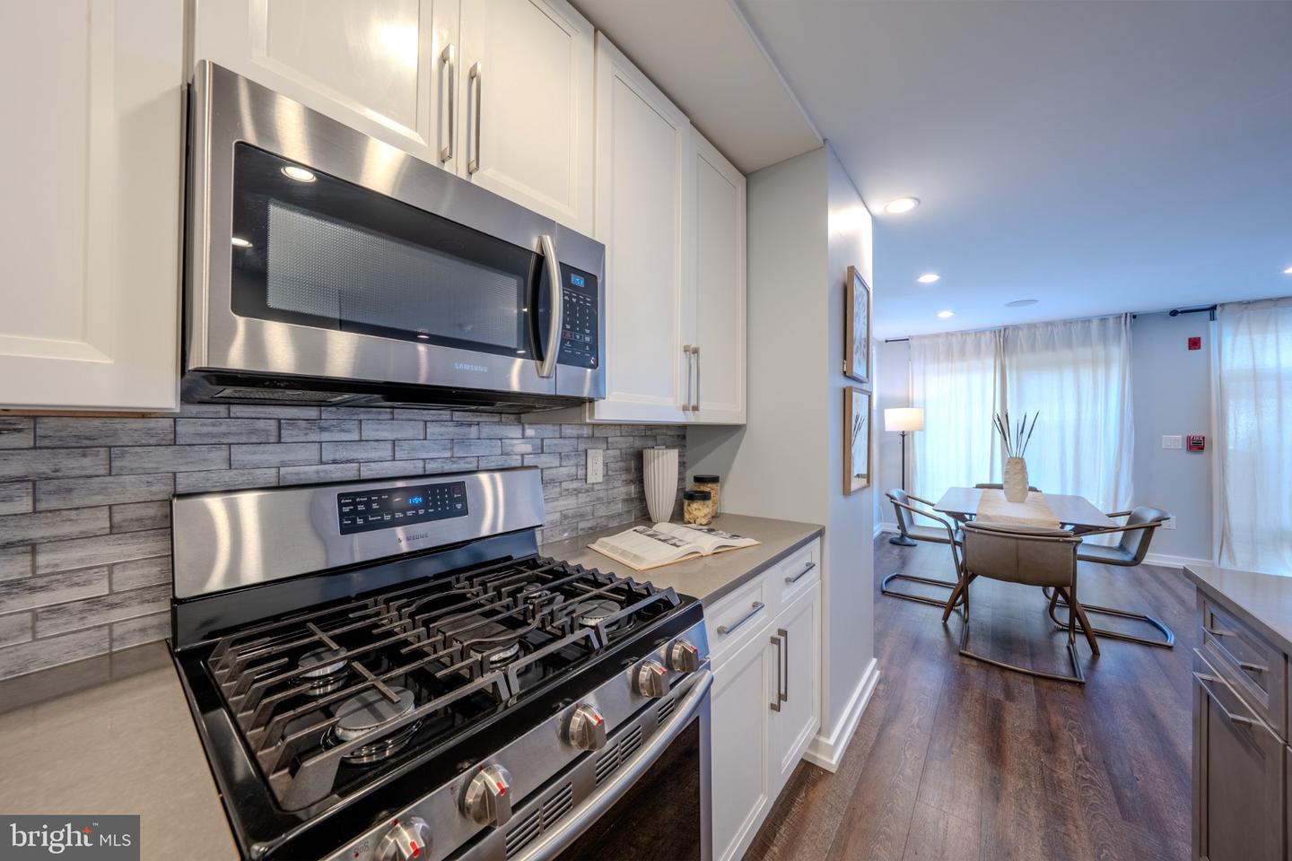 769 Uber St N #1 Property Photo 6