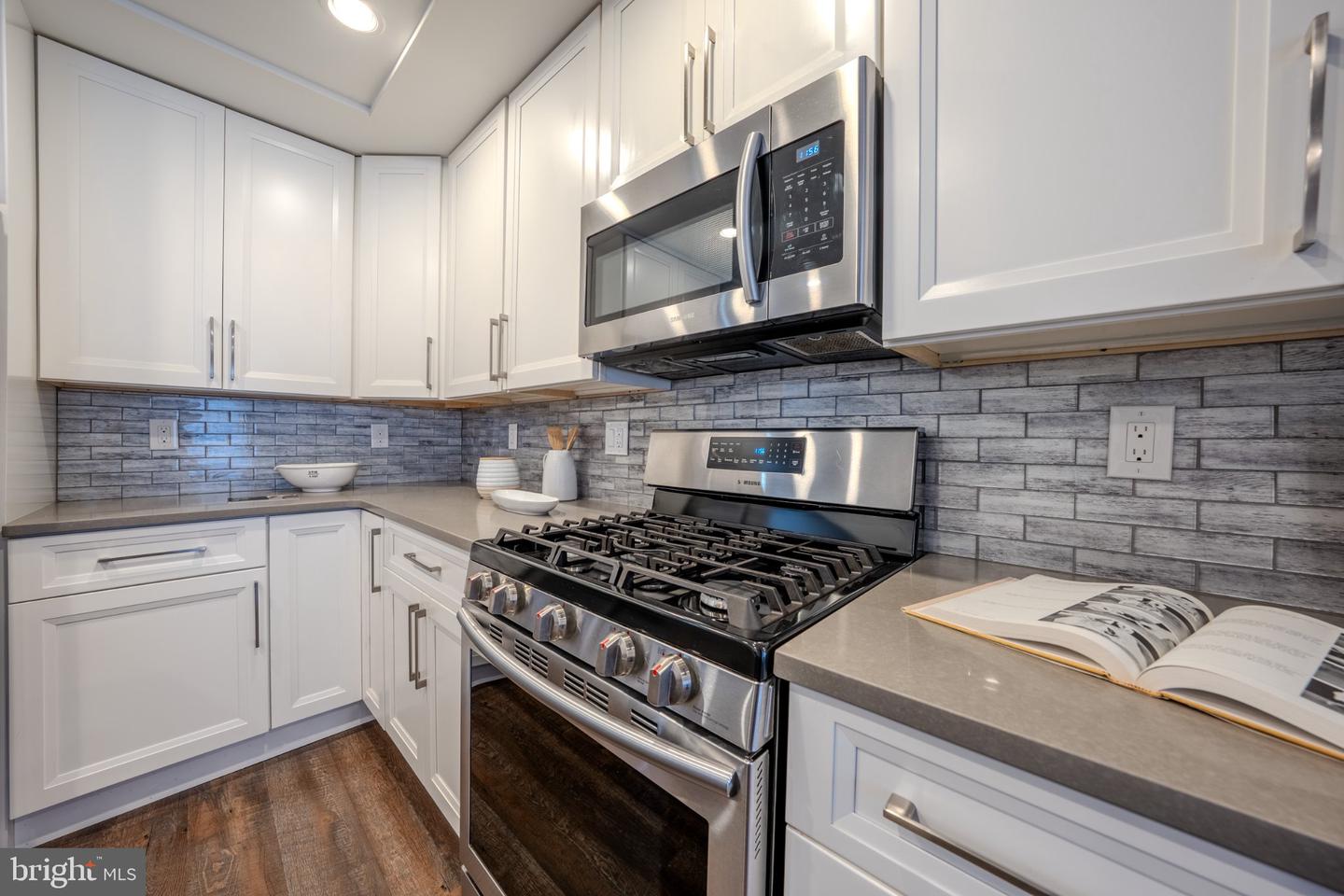 769 Uber St N #1 Property Photo 7