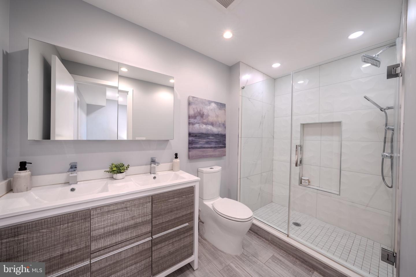 769 Uber St N #1 Property Photo 19