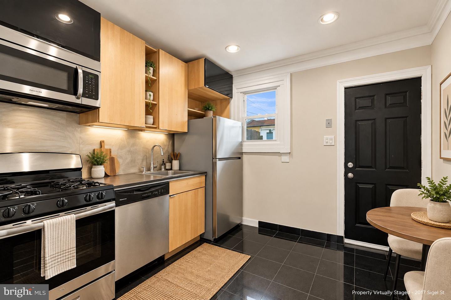 2017 Sigel St Property Photo 7