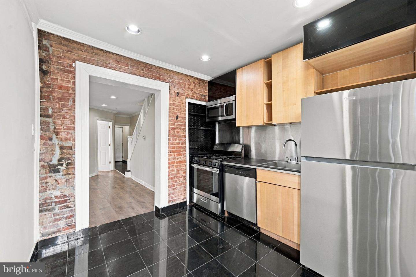 2017 Sigel St Property Photo 9