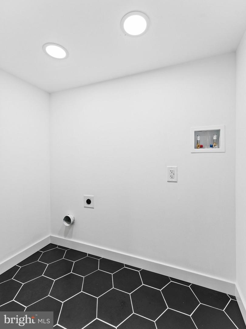 7237 Pittville Ave Property Photo 27