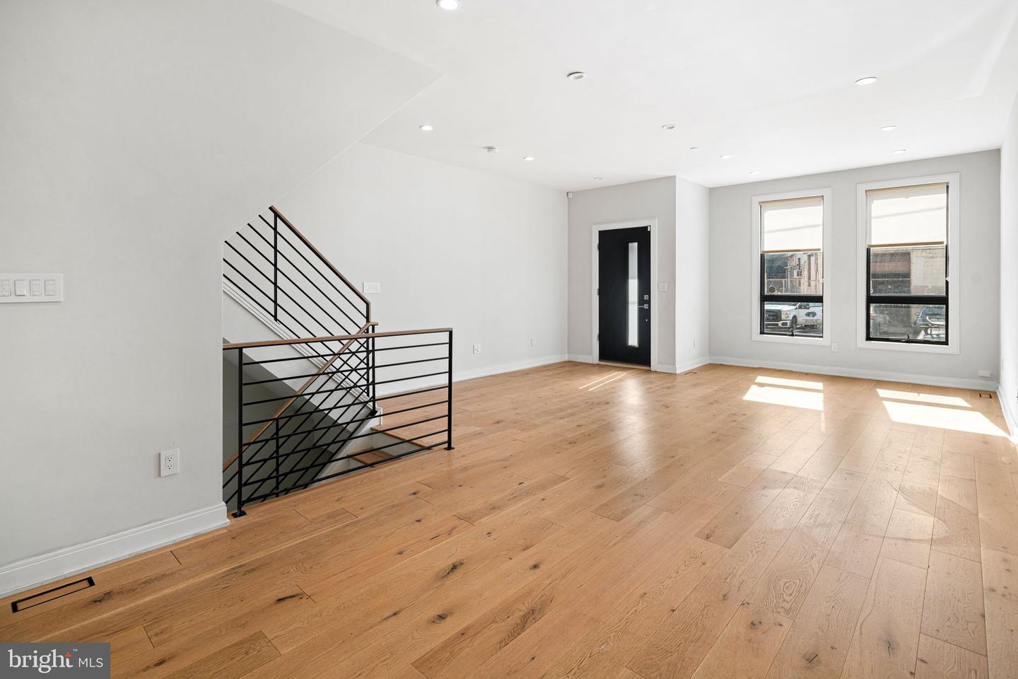 2042 Trenton Ave Property Photo 1