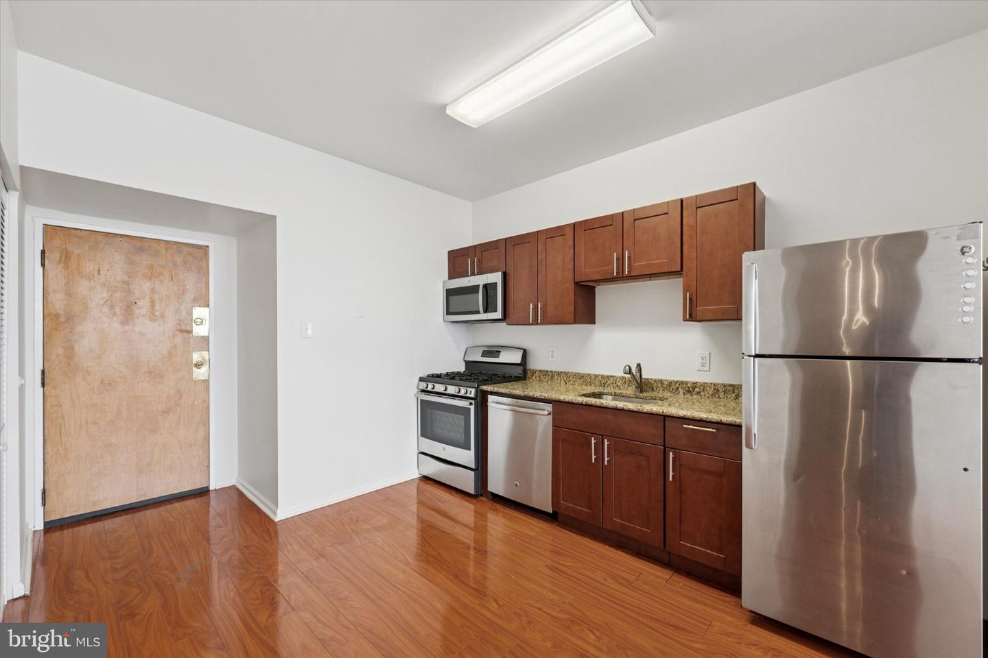 1050 E Montgomery Ave #307 Property Photo 4