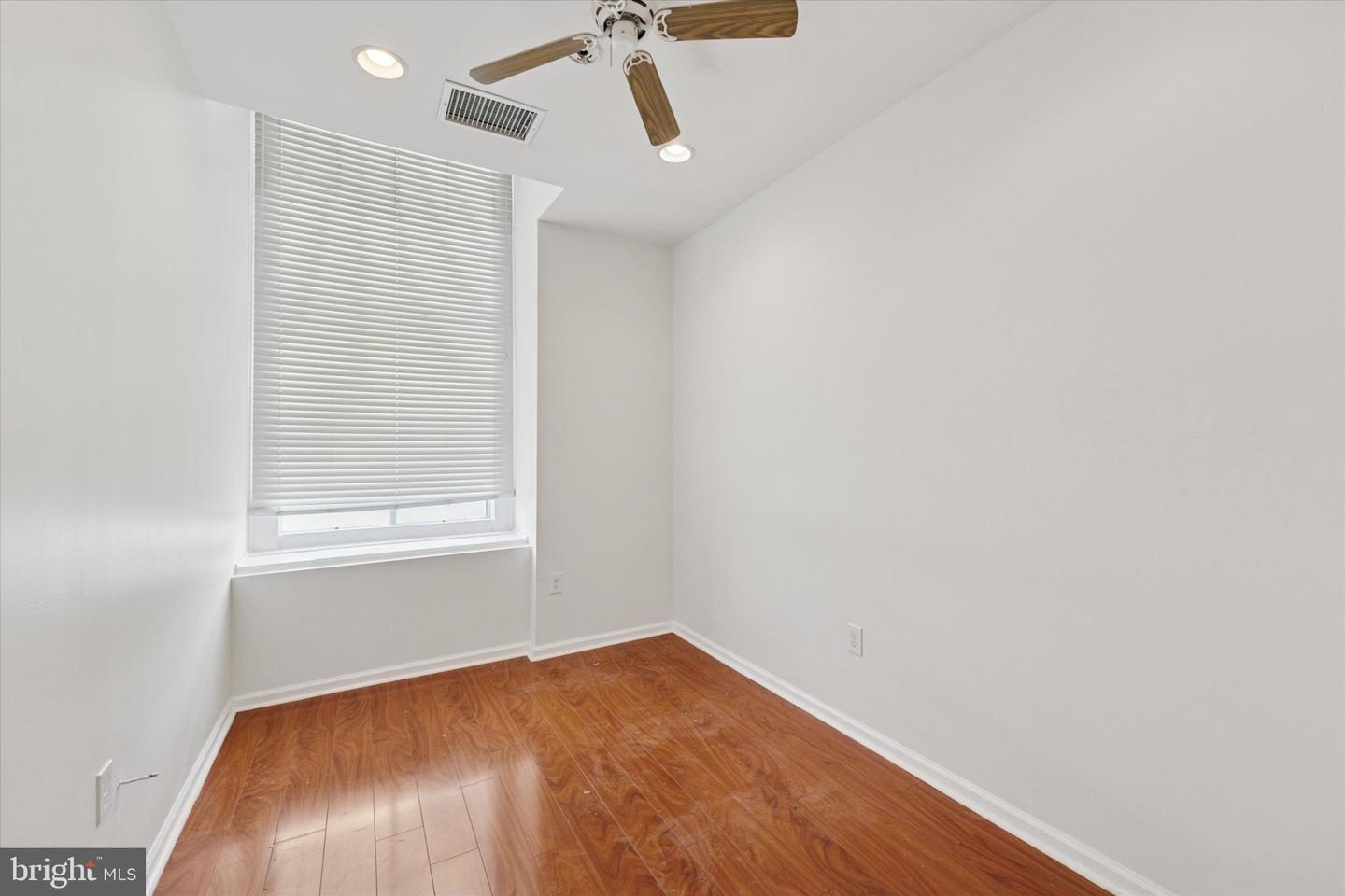 1050 E Montgomery Ave #307 Property Photo 9
