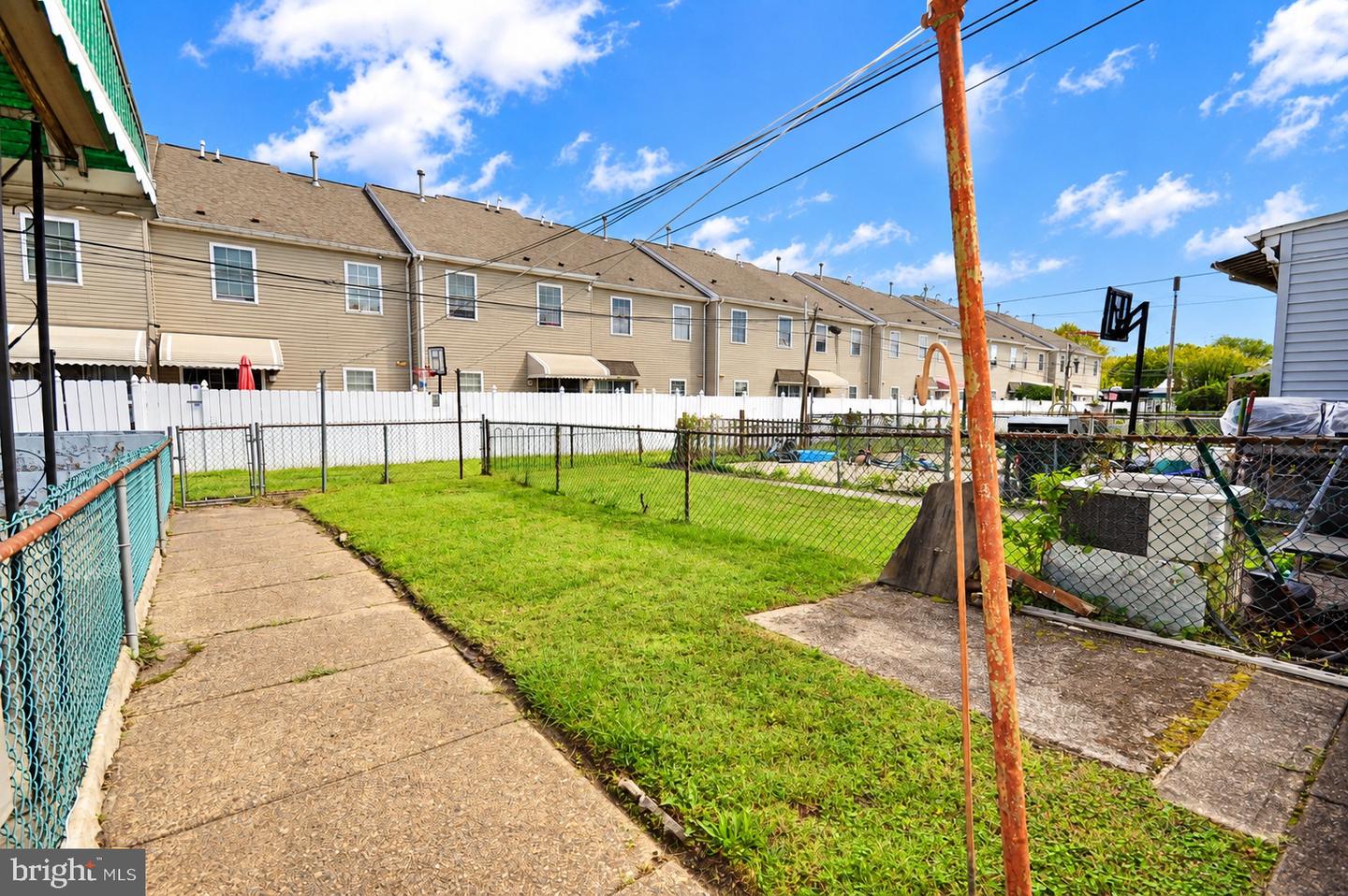 2855 Hedley St Property Photo 21