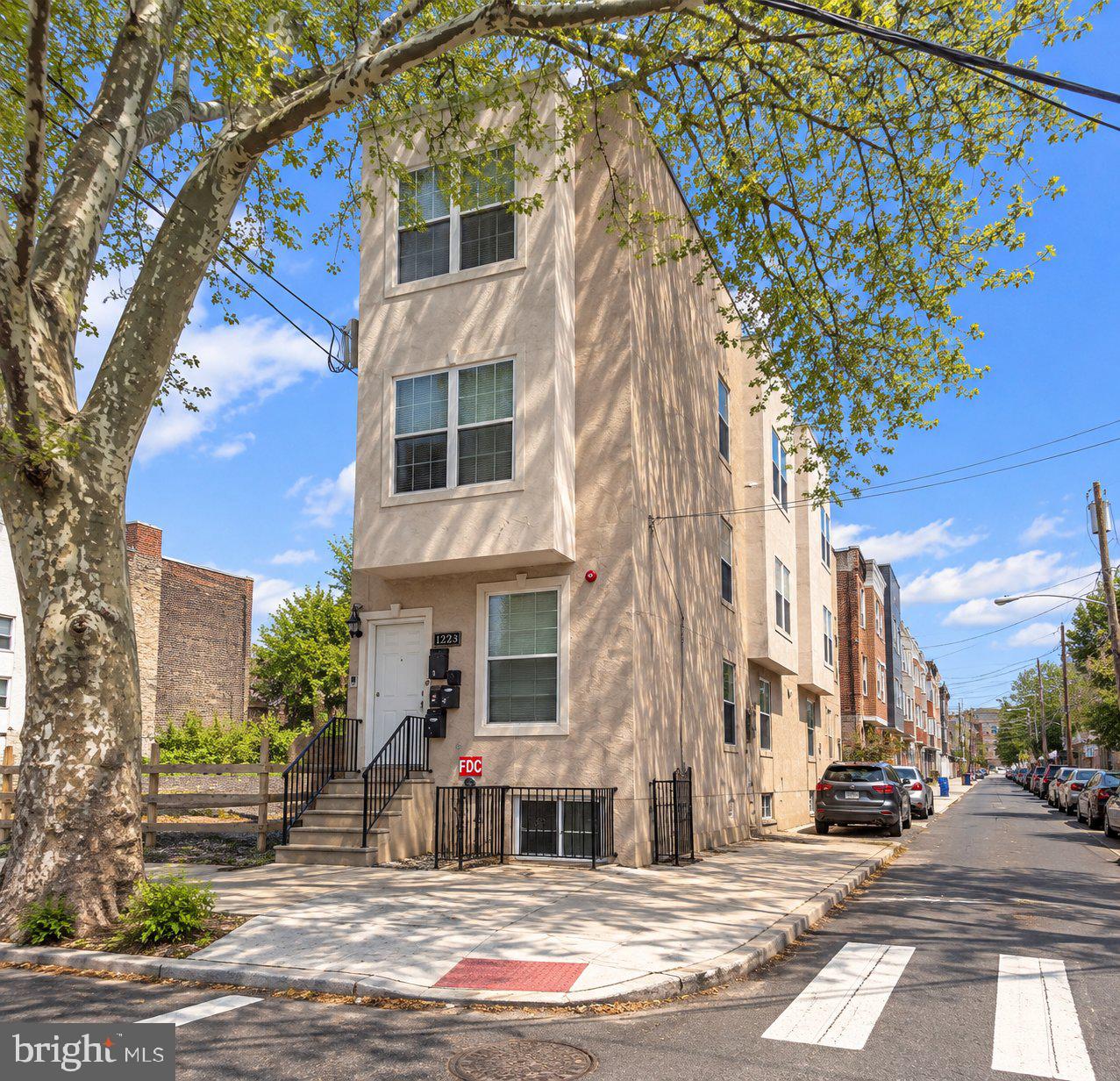 1223 W SUSQUEHANNA AVE #3 Property Photo 1