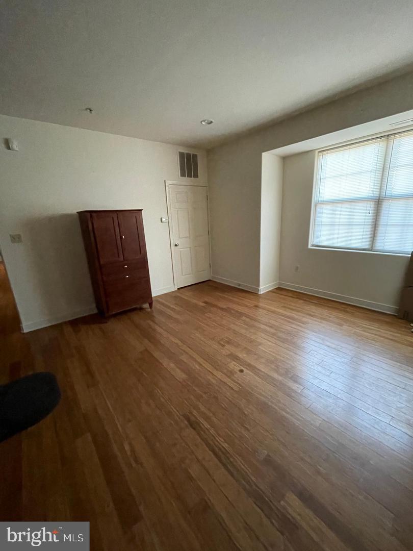 1223 W Susquehanna Ave #3 Property Photo 3
