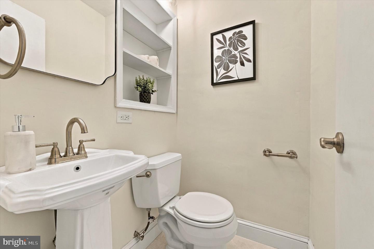 8053 Winston Rd Property Photo 6