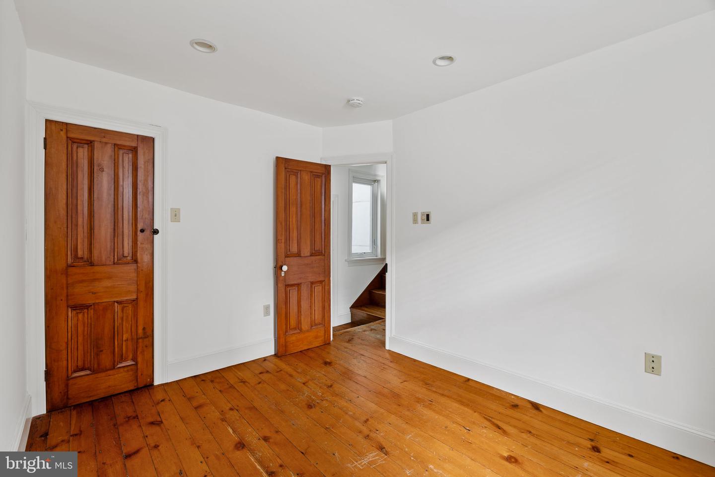 1038 N Leithgow St Property Photo 9