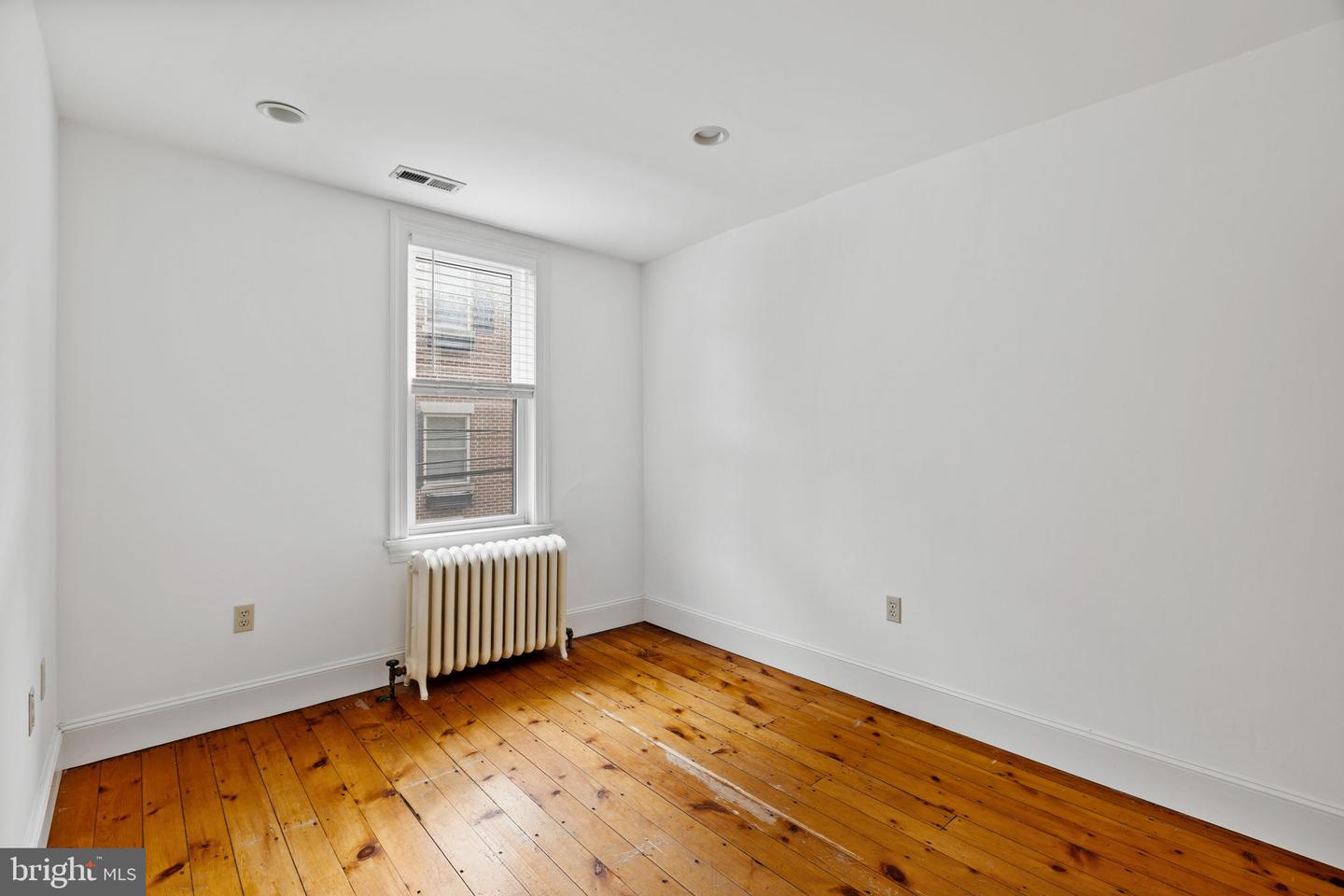 1038 N Leithgow St Property Photo 10